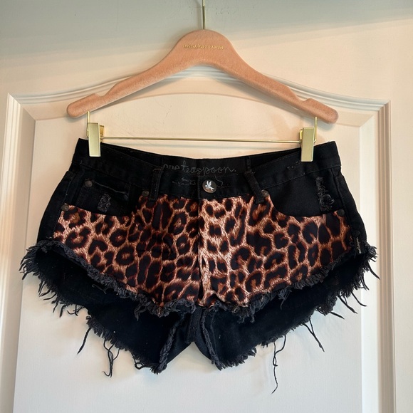 One Teaspoon black leopard shorts - Picture 1 of 2